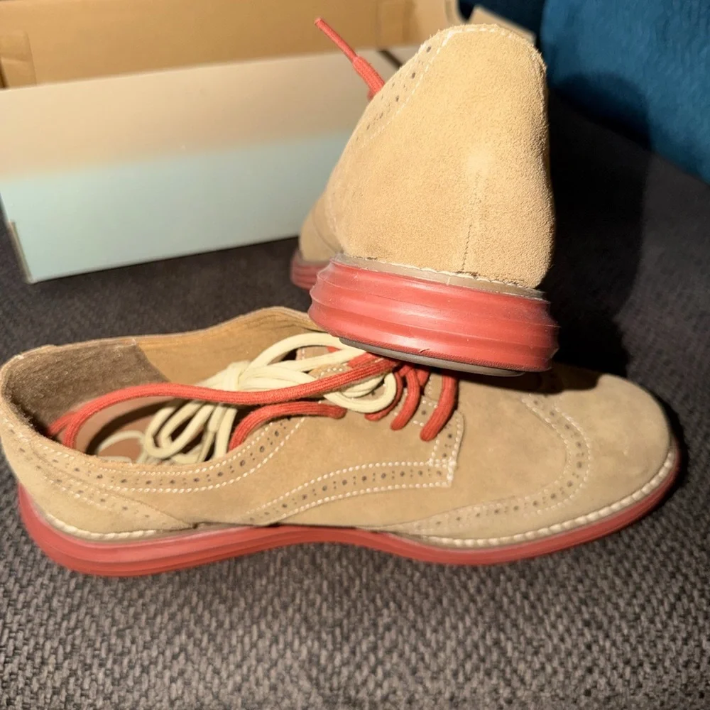 Skechers Tan Suede Oxfords women size 10 - Picture 2 of 5